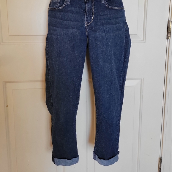 Signature by Levi Strauss & Co. Gold Label Women's Mid-Rise Slim Fit Capris - Picture 13 of 14